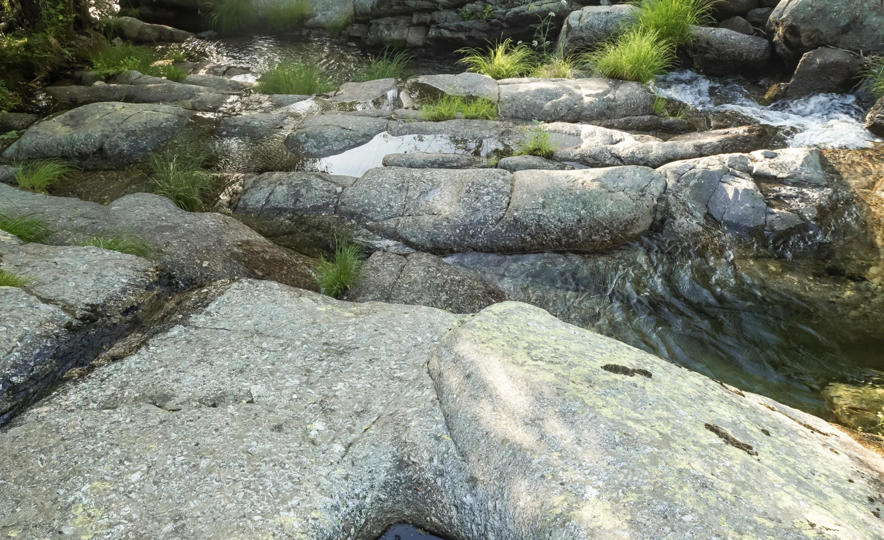 Le granite filtre — Fontaine de la Reine
